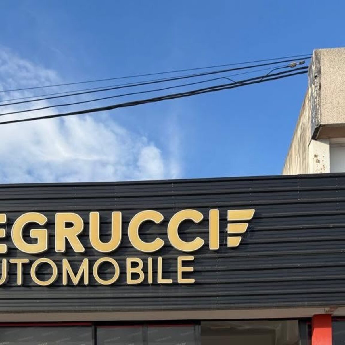 Frente del local de Negrucci Automobile